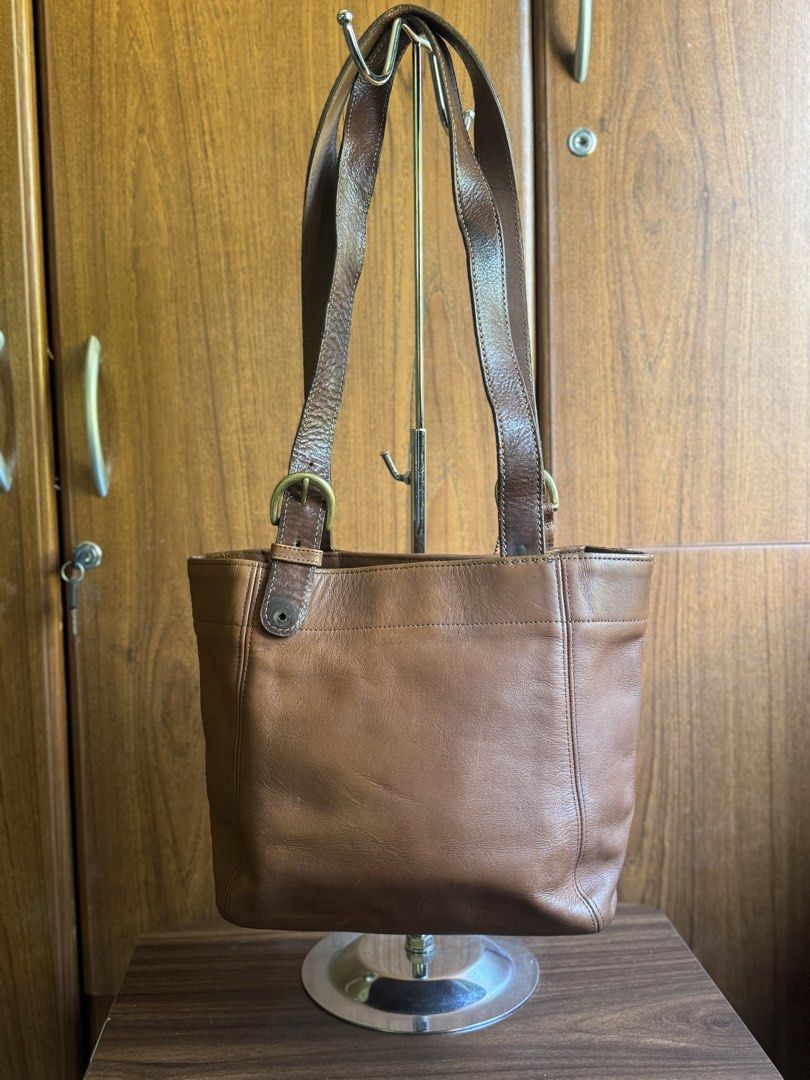 Vintage Coach (Category: Luxury Bags & Wallets) located in Lagawe. Submitted by favorsnflavors69115 (Listing ID 1467650811, Image 2). Description: Needs conditioning 2,500 free sf via j&t.