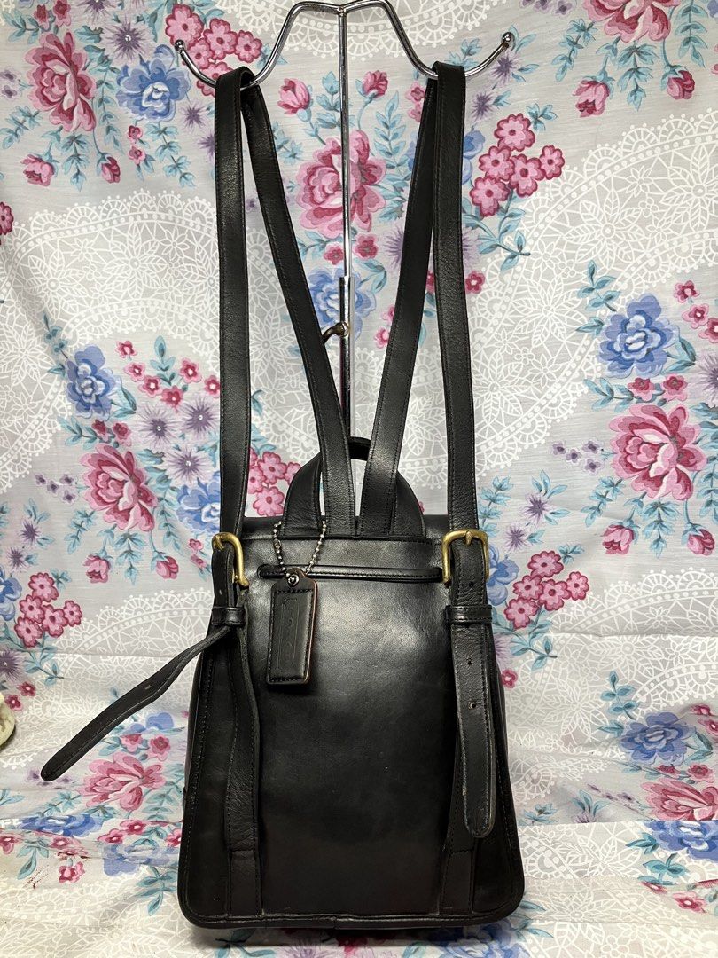 VINTAGE COACH BLACK DAYPACK BAG (Category: Backpacks) located in General Mariano Alvarez. Submitted by adonid (Listing ID 1467681139, Image 3). Description: VINTAGE COACH BLACK DAYPACK BAG GOOD CONDITION NORMAL SIGN OF USAGE ONLY.