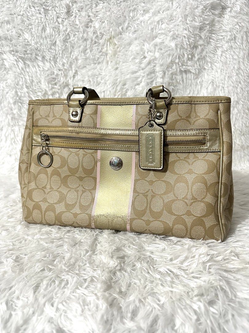 RUSH ‼️ VINTAGE COACH HAMPTON IN METALLIC LEATHER (Category: Luxury Bags & Wallets) located in Imus. Submitted by mallymer (Listing ID 1467671257, Image 1). Description: FS VINTAGE COACH HAMPTON IN METALLIC LEATHER ᵕ̈ 𓍼ོ spacious, can fit an iPad ⋆˙⟡ 𓍼ོ authentic, from japan ⋆˙⟡ 𓍼ོ maintained with leather conditioner ⋆˙⟡ 𓍼ོ frequently cleaned with leather cleaner ⋆˙⟡ 𑣲⋆ in good condition 𑣲⋆ good as everyday bag 𑣲⋆ rfs: into big bags na mee