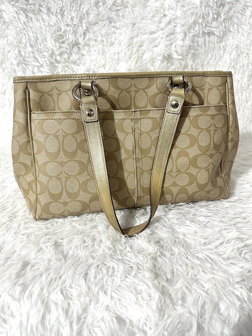 RUSH ‼️ VINTAGE COACH HAMPTON IN METALLIC LEATHER (Category: Luxury Bags & Wallets) located in Imus. Submitted by mallymer (Listing ID 1467671257, Image 3). Description: FS VINTAGE COACH HAMPTON IN METALLIC LEATHER ᵕ̈ 𓍼ོ spacious, can fit an iPad ⋆˙⟡ 𓍼ོ authentic, from japan ⋆˙⟡ 𓍼ོ maintained with leather conditioner ⋆˙⟡ 𓍼ོ frequently cleaned with leather cleaner ⋆˙⟡ 𑣲⋆ in good condition 𑣲⋆ good as everyday bag 𑣲⋆ rfs: into big bags na mee