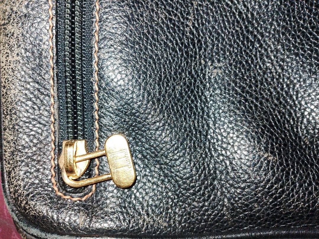 Vintage dunhill messenger bag (Category: Sling Bags) located in Manila. Submitted by takeroshc143 (Listing ID 1467711205, Image 1). Description: vintage dunhill messenger bag, amekaji vibes.