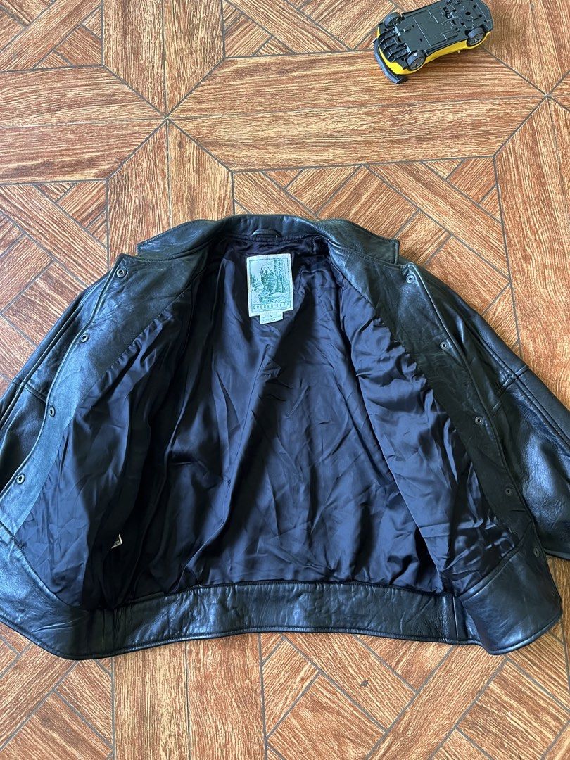 Vintage Golden Bear Leather Jacket (Category: Coats, Jackets and Outerwear) located in Valencia. Submitted by hunterxthrifter (Listing ID 1467676488, Image 3). Description: • Made in USA 🇺🇸 • Size: Small (S) • Color: Black • Genuine leather look with classic vintage detailing • Snap-button closure • Multiple front pockets • Clean vintage silhouette, perfect for streetwear and old-school fits.