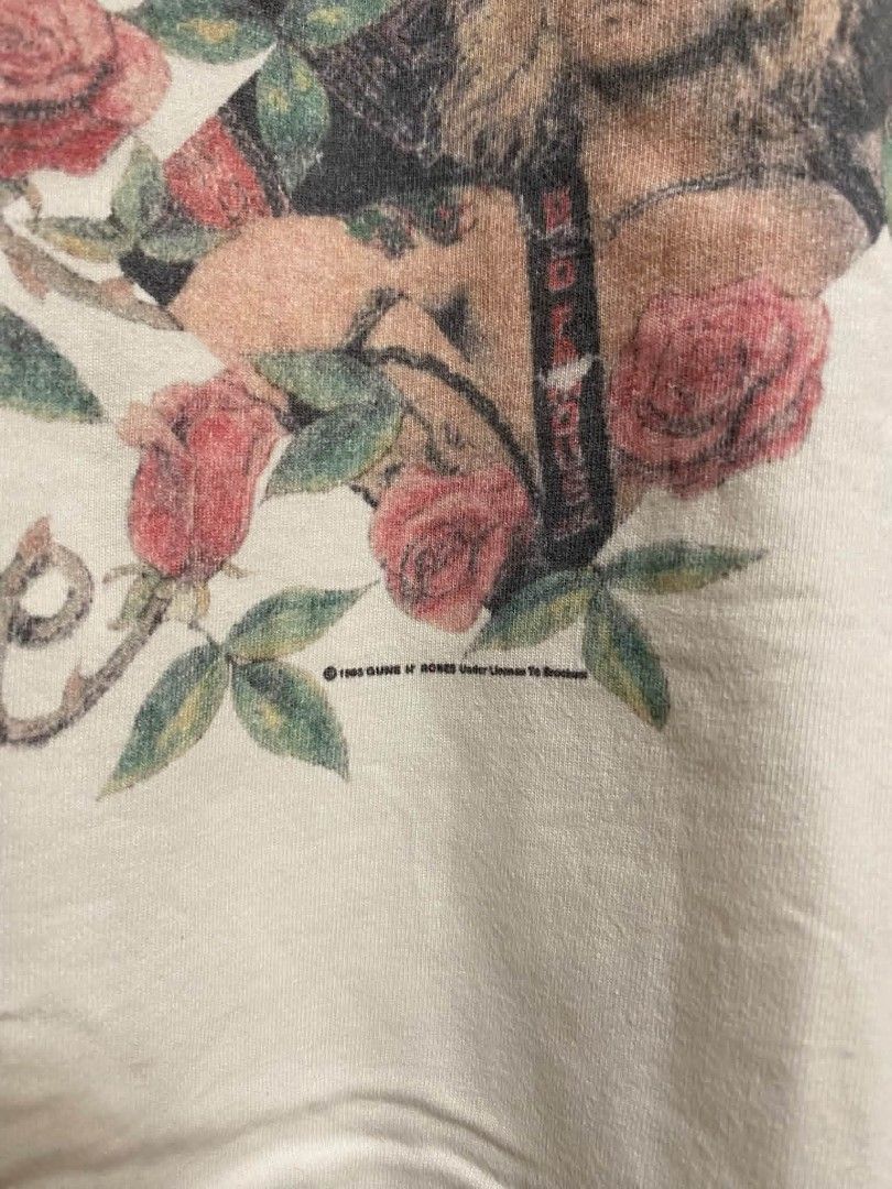 vintage guns n roses (Category: Tshirts & Polo Shirts ) located in Bacoor. Submitted by theplugthrifted (Listing ID 1467605815, Image 3). Description: gnr - size medium 22x28 vgood condition mine: ₱750+sf cavite location unli vouch dm 📥.