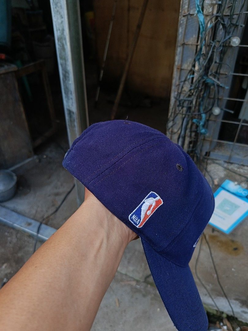 Vintage Lakers OG logo cap (Category: Caps & Hats) located in Binalbagan. Submitted by dalethrift (Listing ID 1467628391, Image 3). Description: sweatband issue freeshipping authentic.
