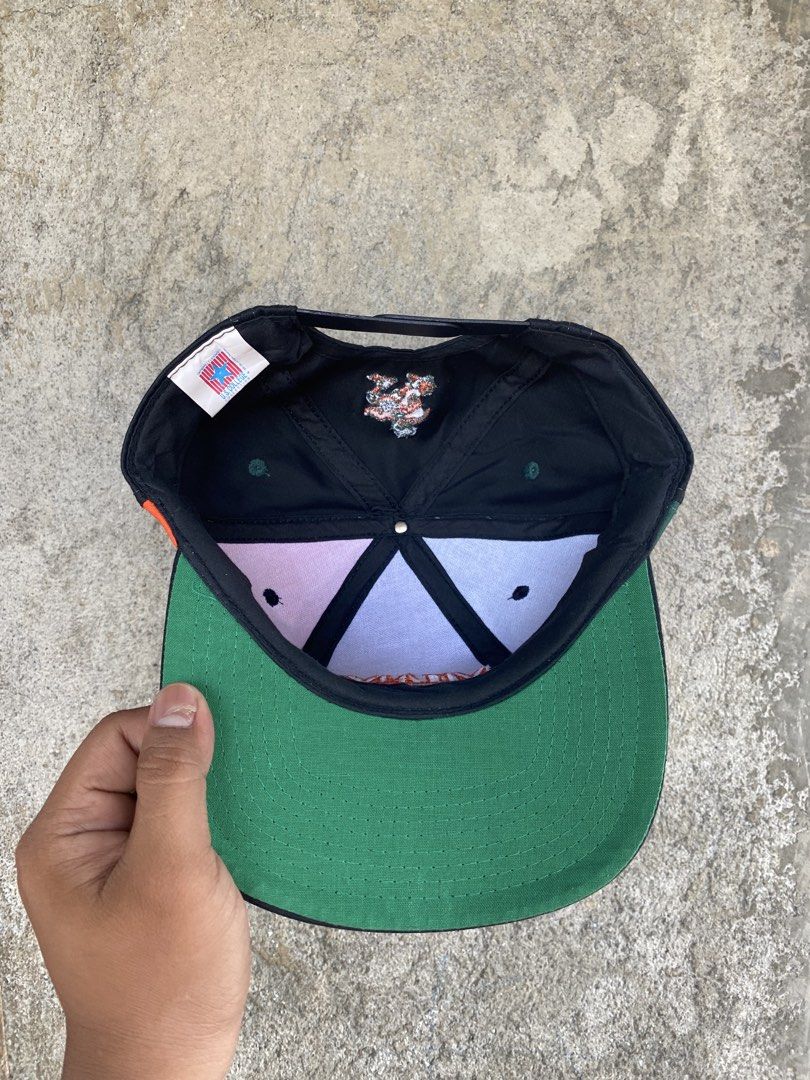 Vintage Miami Hurricanes by Drew Pearson (Category: Caps & Hats) located in Malaybalay. Submitted by marjurielo67547 (Listing ID 1467672279, Image 3). Description: .
