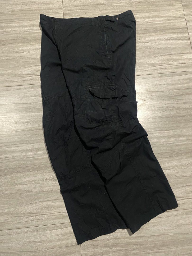 Vintage nike cargo pants (Category: Jeans) located in Bacolod City. Submitted by bnta_bounce (Listing ID 1467723992, Image 3). Description: No flaws / needs wash Length 40 Waist 36 Leg open 9.5.