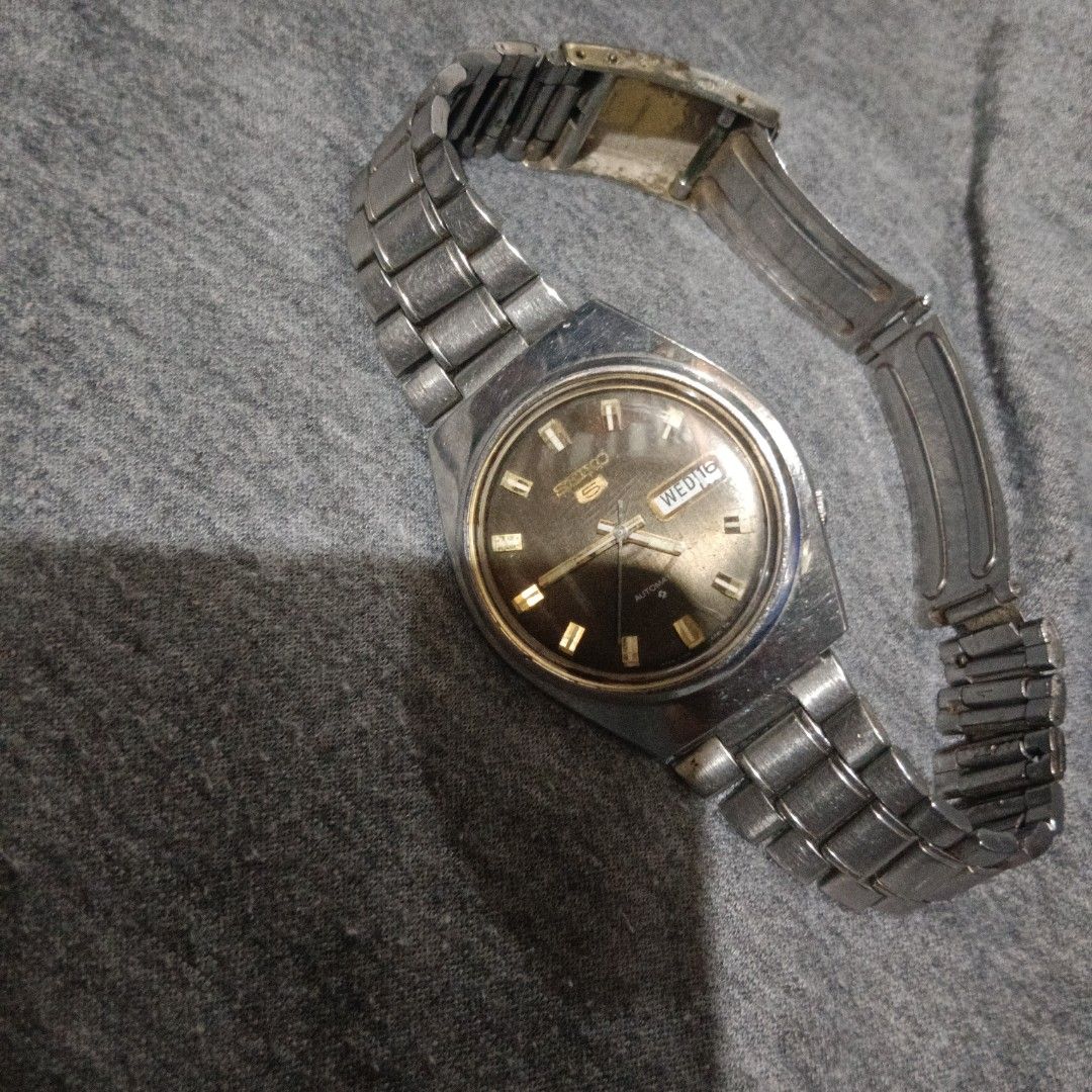 Vintage Seiko 5 automatic 6309l (Category: Men's Watches) located in Pasig City. Submitted by antikto (Listing ID 1467664967, Image 2). Description: - Vintage Seiko 5 automatic ,6309.working condition. - black dial with elegant gold-tone hands and markers - Convenient day and date window at 3 o'clock - Durable stainless steel case and metal link bracelet - Classic retro design, perfect for daily wear.Price 2,900 php.