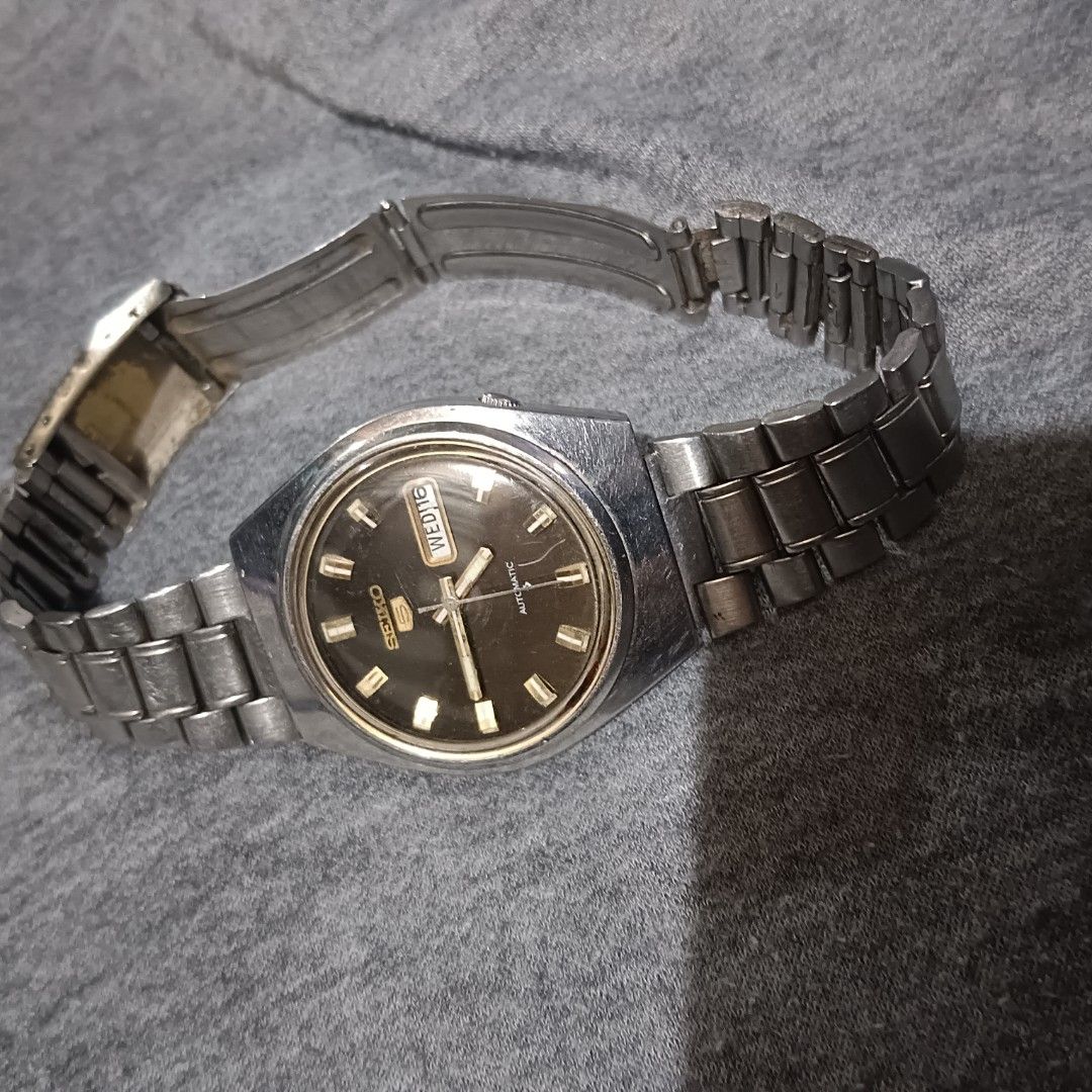 Vintage Seiko 5 automatic 6309l (Category: Men's Watches) located in Pasig City. Submitted by antikto (Listing ID 1467664967, Image 1). Description: - Vintage Seiko 5 automatic ,6309.working condition. - black dial with elegant gold-tone hands and markers - Convenient day and date window at 3 o'clock - Durable stainless steel case and metal link bracelet - Classic retro design, perfect for daily wear.Price 2,900 php.