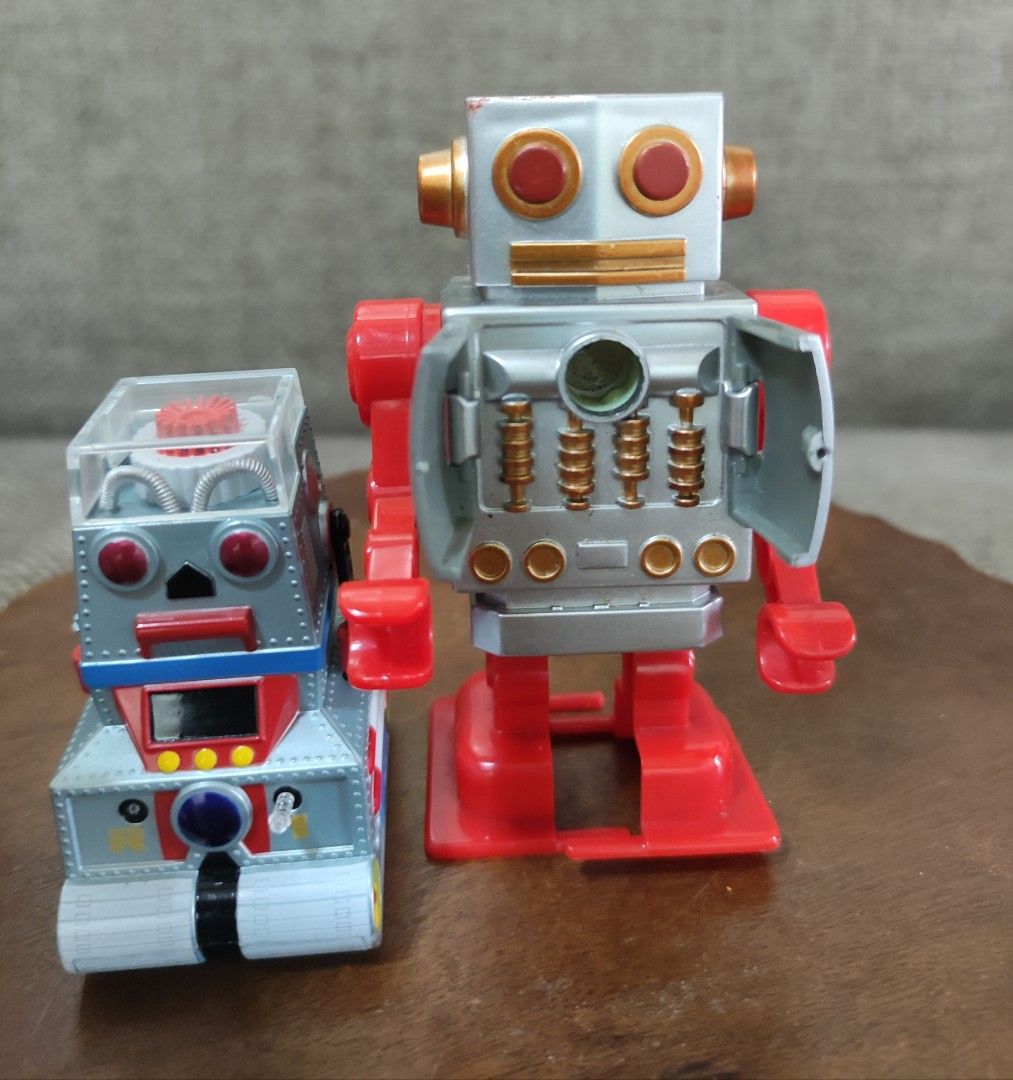 Vintage Style Retro Plastic Space Robot Action Figures Set - Silver ...