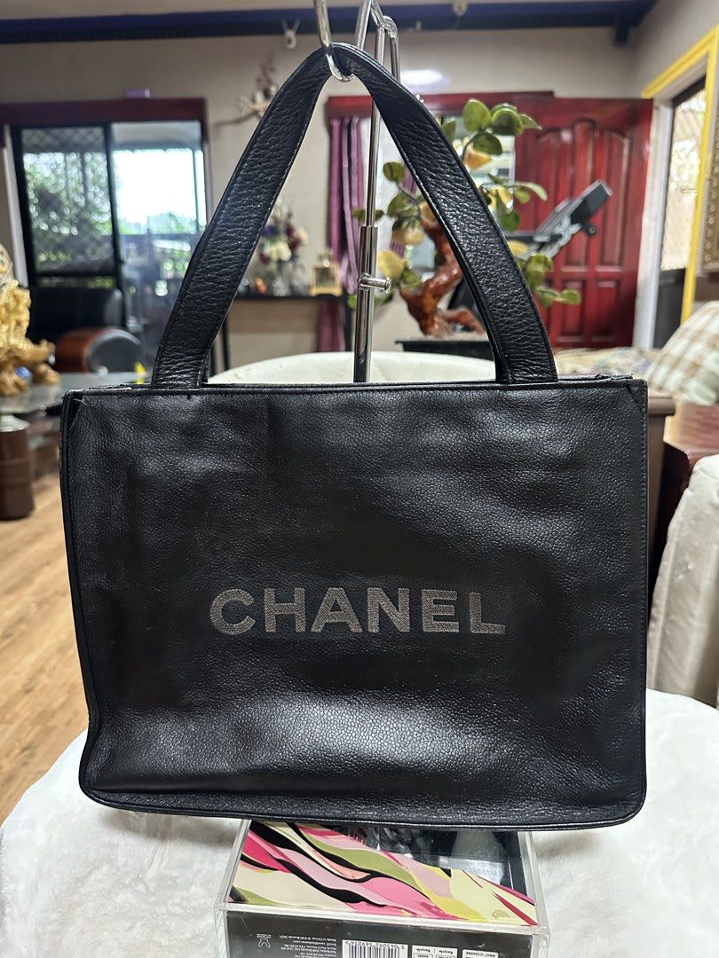 Vintage Timeless Caviar Shopper Tote (Category: Luxury Bags & Wallets) located in Davao. Submitted by vintagefashionwear (Listing ID 1467837718, Image 2). Description: .