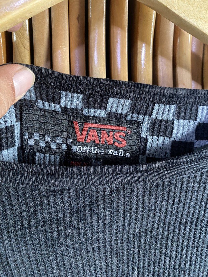 Vintage vans longsleeve (Category: Activewear) located in Kalibo. Submitted by rvna23 (Listing ID 1467730172, Image 3). Description: Vintage Vans Long Sleeve 26 X 21 .