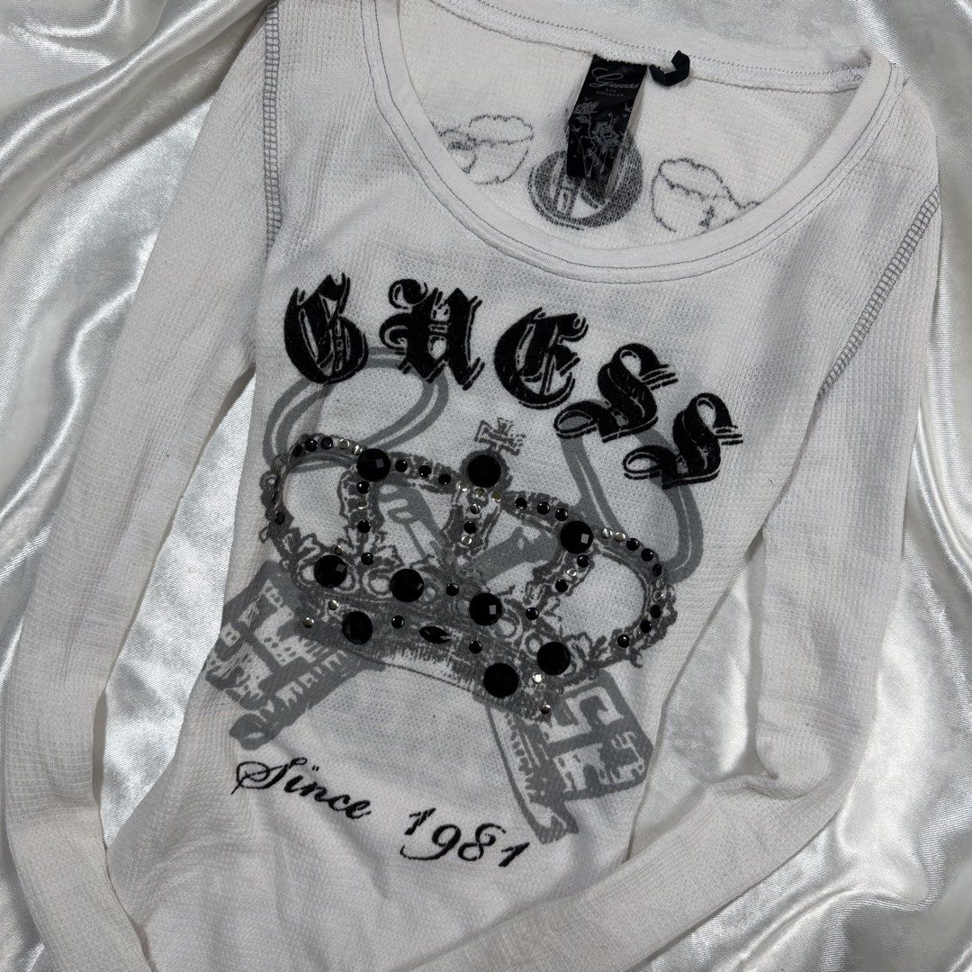 Vintage Y2k Guess longsleeve (Category: Announcements) located in Bacolod City. Submitted by antizero.6100 (Listing ID 1467762306, Image 2). Description: Excellent condition No issue Need wash Size Xs Check each photo for details.