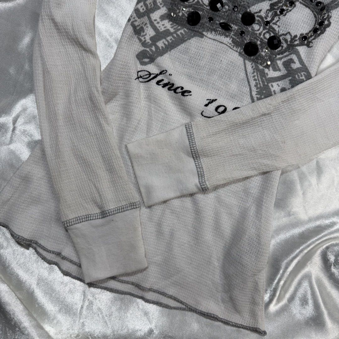 Vintage Y2k Guess longsleeve (Category: Announcements) located in Bacolod City. Submitted by antizero.6100 (Listing ID 1467762306, Image 3). Description: Excellent condition No issue Need wash Size Xs Check each photo for details.