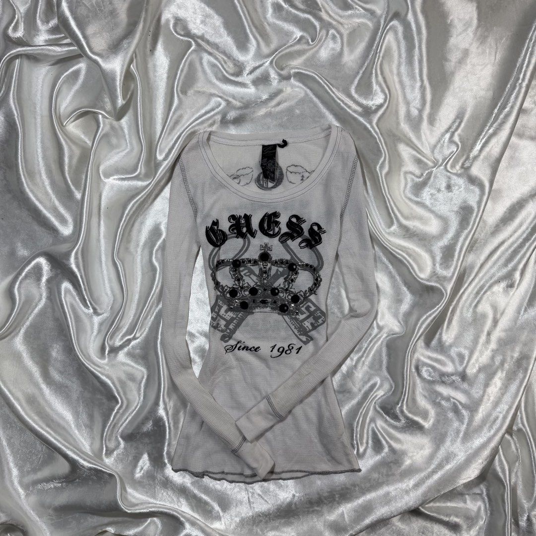 Vintage Y2k Guess longsleeve (Category: Announcements) located in Bacolod City. Submitted by antizero.6100 (Listing ID 1467762306, Image 1). Description: Excellent condition No issue Need wash Size Xs Check each photo for details.