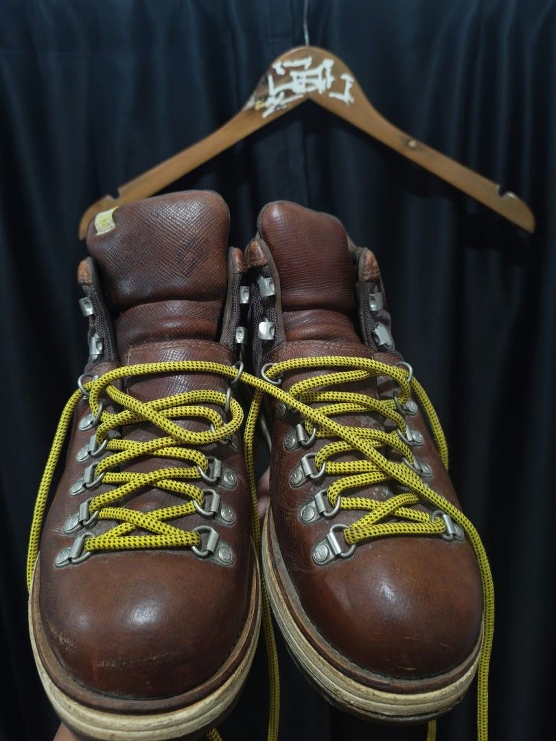 Visvim Cubism Hiking Boots Brown US 9 (Category: Boots) located in Baguio. Submitted by solo_ukay (Listing ID 1467788625, Image 1). Description: - Brand/Model: Visvim Free International Laboratory Cubism Boots - Size: US 9 - Origin: Made in Korea (2001 copyright tag on tongue) - Materials: Brown textured leather upper, brown fabric side panels - Details: Yellow and black speckled laces, silver metal eyelets and speed hooks, white midsole, and bro
