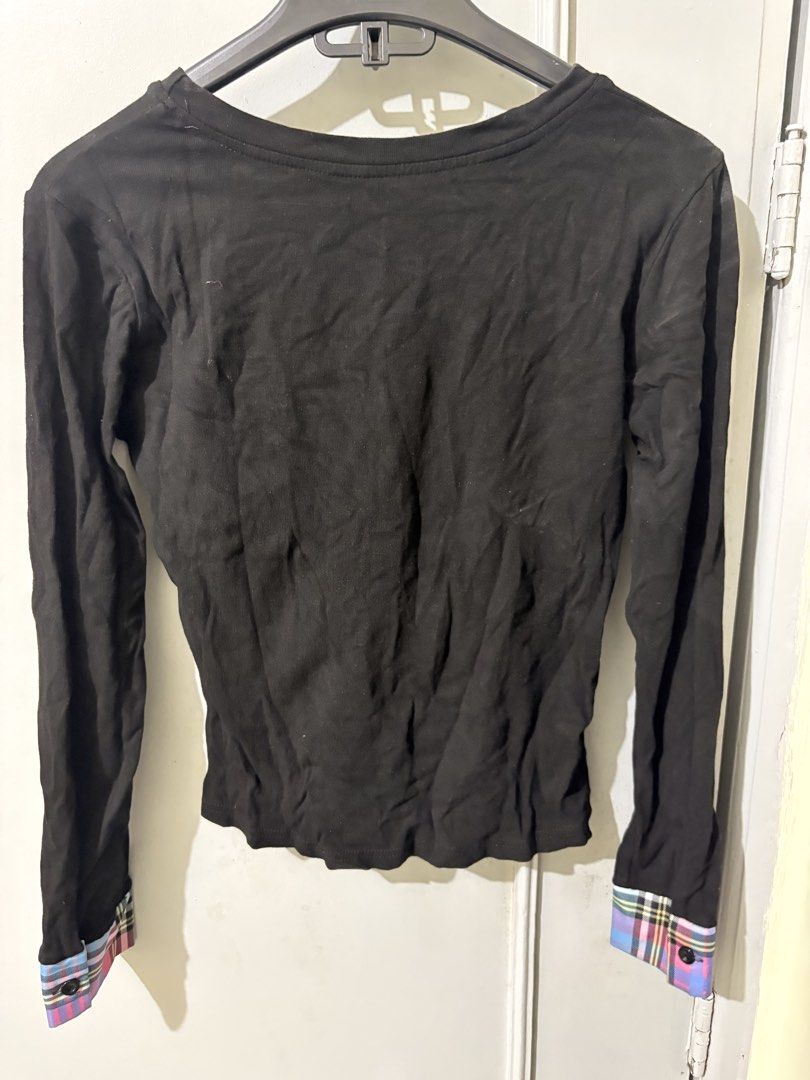 Vivienne Westwood Off Top (Category: Longsleeves) located in Quezon City. Submitted by jindori._. (Listing ID 1467738321, Image 2). Description: Dimensions (Width x Length): 16 x 19 Color Rate: 10/10 Color may vary due to lighting Ship out during weekends.