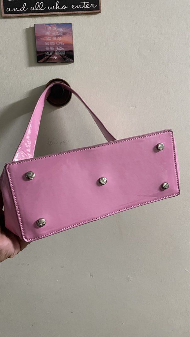 Vivien Westwood Hazel Bag (Category: Shoulder Bags) located in Las Pinas. Submitted by mnl.streetwear.ph (Listing ID 1467772460, Image 3). Description: • Vivien WestWood Hazel Bag Details posted.