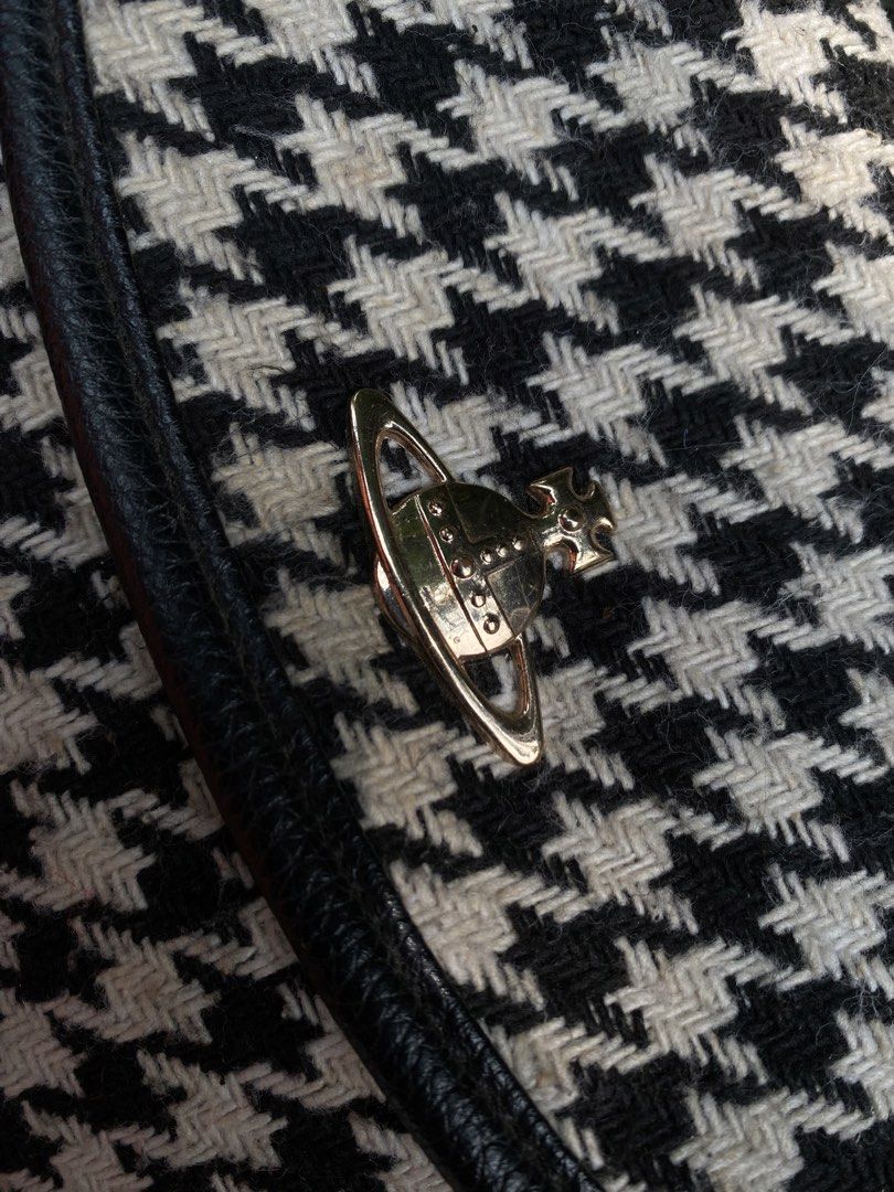 VIVIENNE WESTWOOD (Category: Shoulder Bags) located in Koronadal. Submitted by francistindogan_9. (Listing ID 1467696125, Image 3). Description: VIVIENNE WESTWOOD ✨𝗗𝗜𝗠𝗘𝗦: 𝗪 ✨𝗖𝗢𝗟𝗢𝗥 𝗥𝗔𝗧𝗘:9.7/ 10 ✨𝗖𝗢𝗡𝗗𝗜𝗧𝗜𝗢𝗡:GOOD CONDITION ✨𝗜𝗦𝗦𝗨𝗘:no / as new.