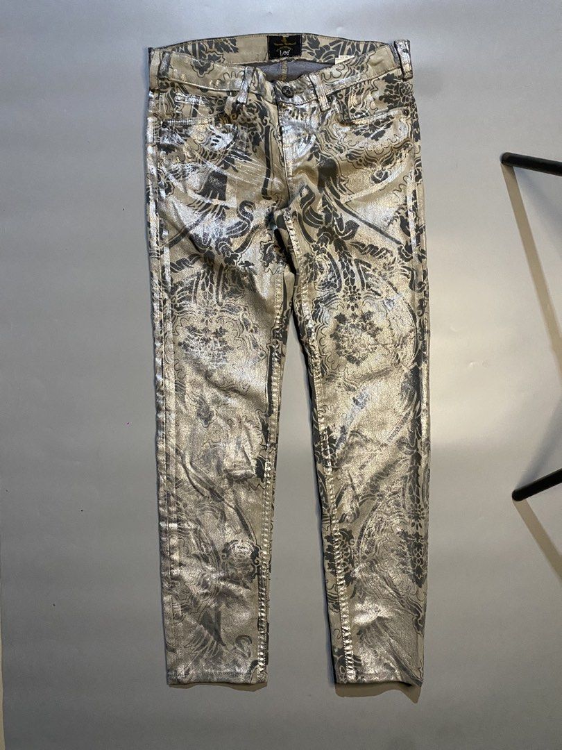 Vivienne Westwood X Lee (Category: Jeans) located in General Santos City (Dadiangas). Submitted by thestreettttt (Listing ID 1467801348, Image 1). Description: Vivienne Westwood X Lee Excellent Condition No issue Waist 28 Length 35.
