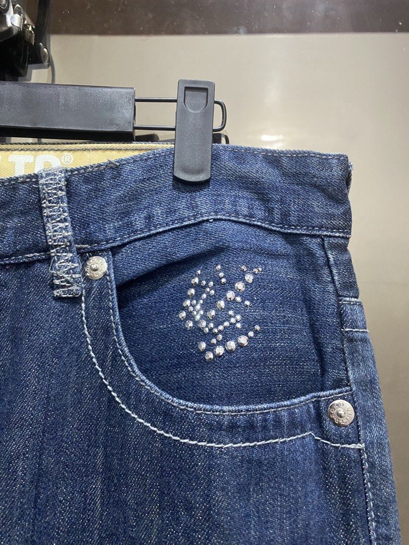 Vntage ecko baggy (Category: Jeans) located in Manila. Submitted by hell_market (Listing ID 1467742773, Image 2). Description: .