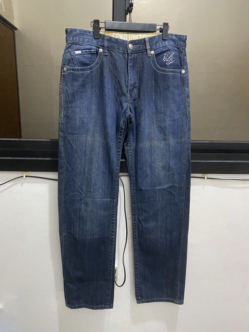 Vntage ecko baggy (Category: Jeans) located in Manila. Submitted by hell_market (Listing ID 1467742773, Image 1). Description: .