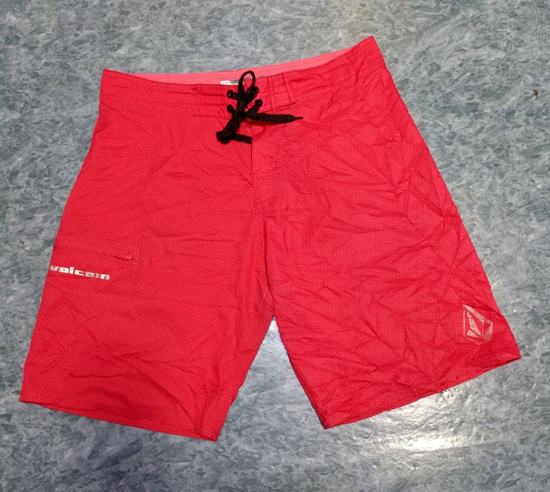 Volcom board short (Category: Swim Trunks & Board Shorts) located in Bacolod City. Submitted by mac_kelley (Listing ID 1467743683, Image 1). Description: FS. ♻️ Volcom Board short. Size: 32 Good condition Color rate: 9.5/10 📩📩 Location: Victorias City, Negros Occidental.
