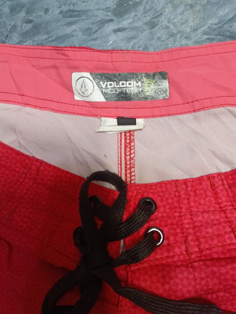 Volcom board short (Category: Swim Trunks & Board Shorts) located in Bacolod City. Submitted by mac_kelley (Listing ID 1467743683, Image 3). Description: FS. ♻️ Volcom Board short. Size: 32 Good condition Color rate: 9.5/10 📩📩 Location: Victorias City, Negros Occidental.