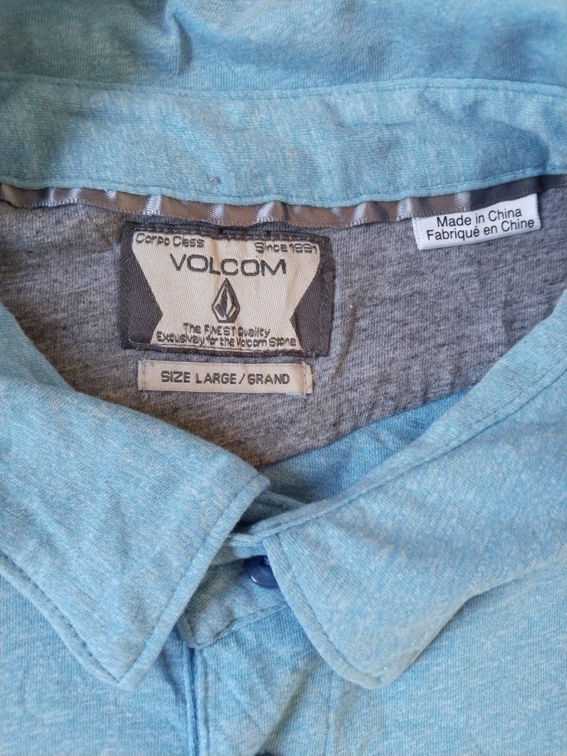 Volcom Corpo Class Polo — Size L (Category: Tshirts & Polo Shirts ) located in Mabalacat. Submitted by al_amin_thrift (Listing ID 1467647012, Image 2). Description: Volcom Corpo Class Polo — Size L ✔️ Authentic Volcom — Corpo Class line ✔️ Size: Large ✔️ Fabric: 60% Cotton / 40% Polyester — soft & comfortable ✔️ Heather light blue — clean, fresh look ✔️ Embroidered stone logo ✔️ Excellent pre-loved condition — like new 💰 Price: 399 — FREE SHIPPI