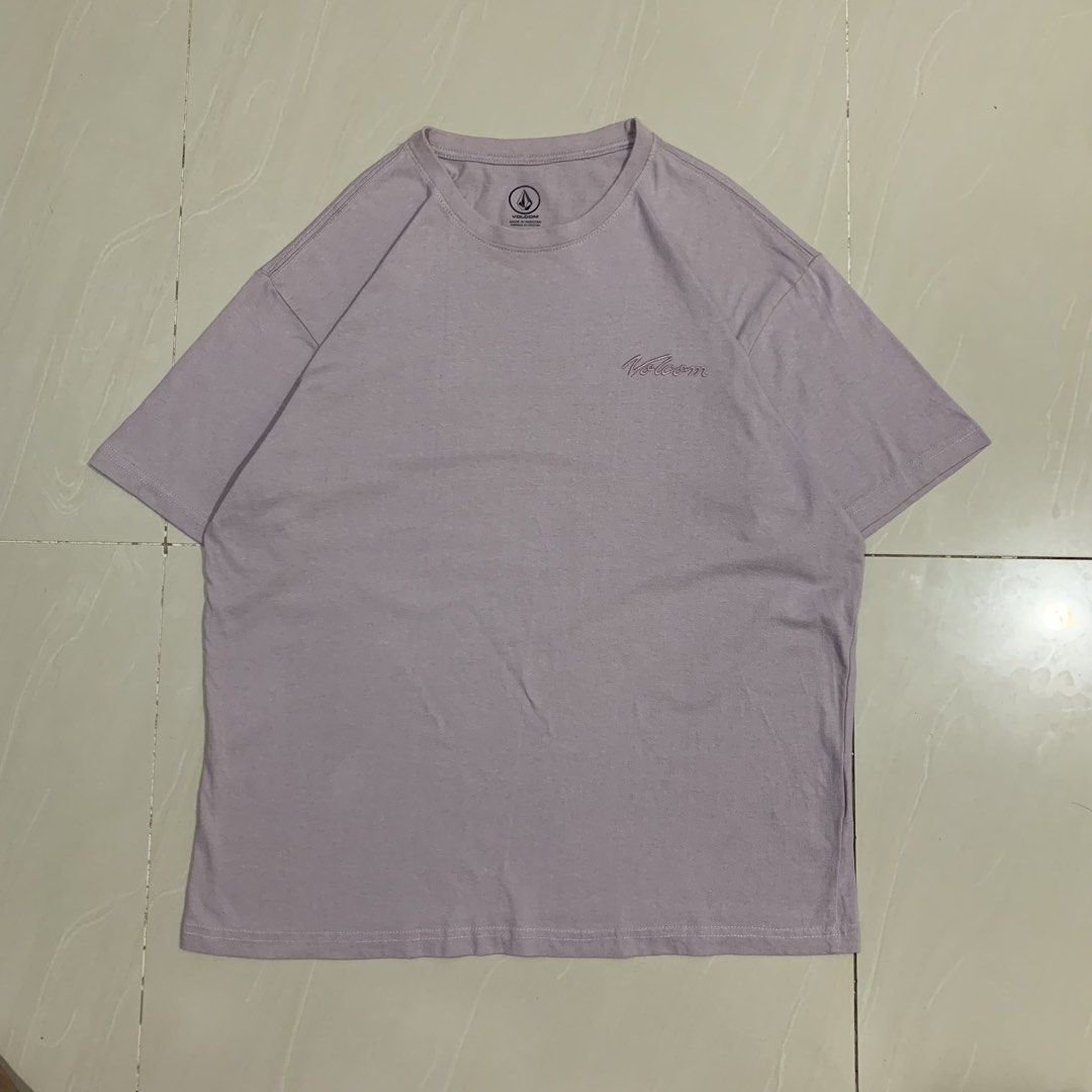 VOLCOM SCRIPT T-SHIRT (Category: Tshirts & Polo Shirts ) located in Dalaguete. Submitted by offrack.ph (Listing ID 1467826284, Image 1). Description: FOR SALE VOLCOM SCRIPT T-SHIRT SIZE LARGE ON TAG LENGTH 28 WIDTH 23 COLOR RATE 10/10 EXCELLENT CONDITION CAN SHIP VIA J&T✈️ 📩.