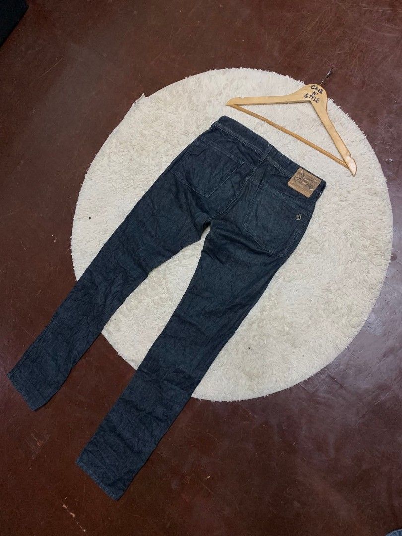 Volcom stone jeans for men (Category: Jeans) located in Lianga. Submitted by legitseller12345678 (Listing ID 1467829716, Image 3). Description: Volcom stone jeans for men📌 Excellent to new Waistline 30-31 Length 40 Hem 7 Solid Mine 800 plus sf.