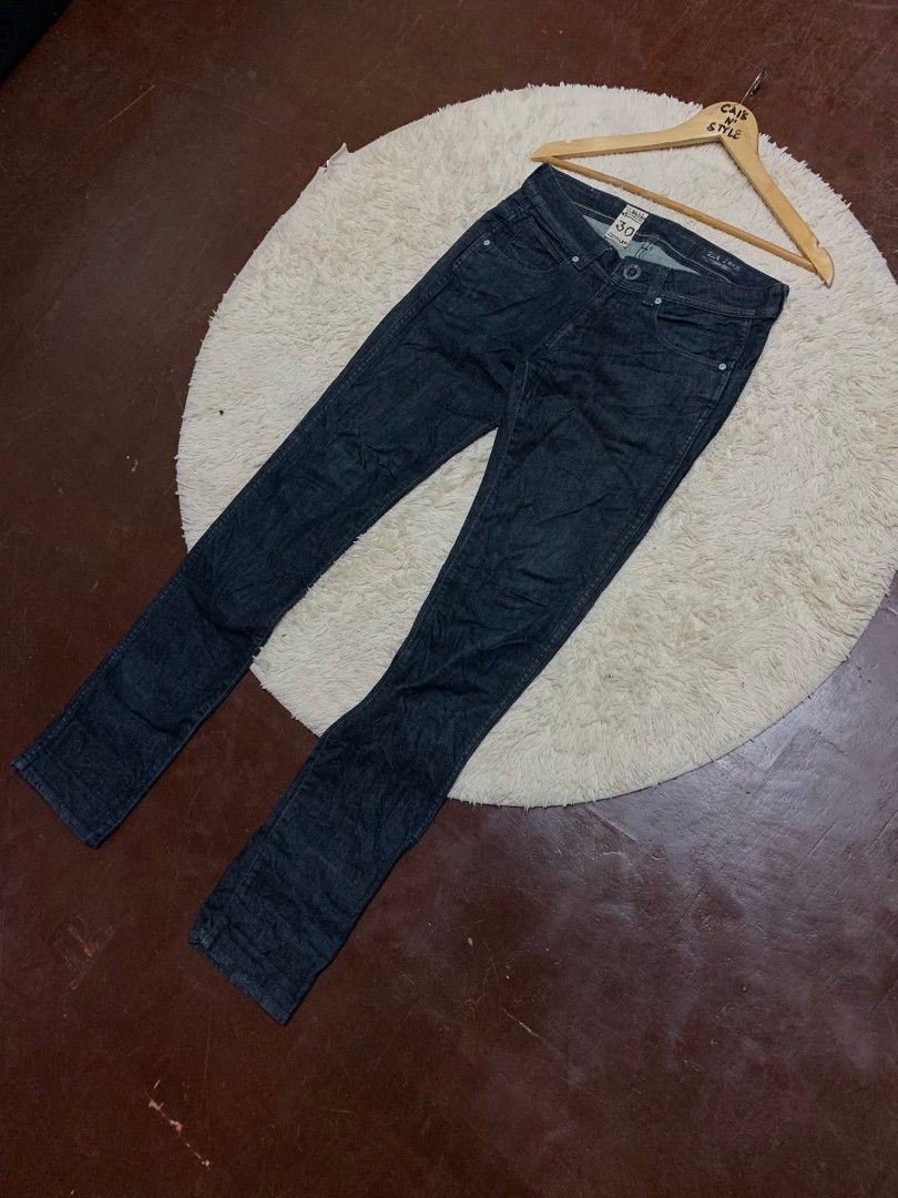 Volcom stone jeans for men (Category: Jeans) located in Lianga. Submitted by legitseller12345678 (Listing ID 1467829716, Image 2). Description: Volcom stone jeans for men📌 Excellent to new Waistline 30-31 Length 40 Hem 7 Solid Mine 800 plus sf.