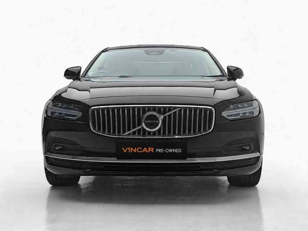 Volvo S90 Mild Hybrid B5 Ultimate (A) (Category: Used Cars) located in Singapore. Submitted by vincar_pre-owned (Listing ID 1467783910, Image 1). Description: Full agent serviced & maintained. Genuine mileage. Agent warrant till September 2028. The t5 trim delivers a smooth and efficient drive, while the spacious, minimalist interior offers premium comfort and cutting-edge safety features. Contact us today to arrange a viewing for this unit at th