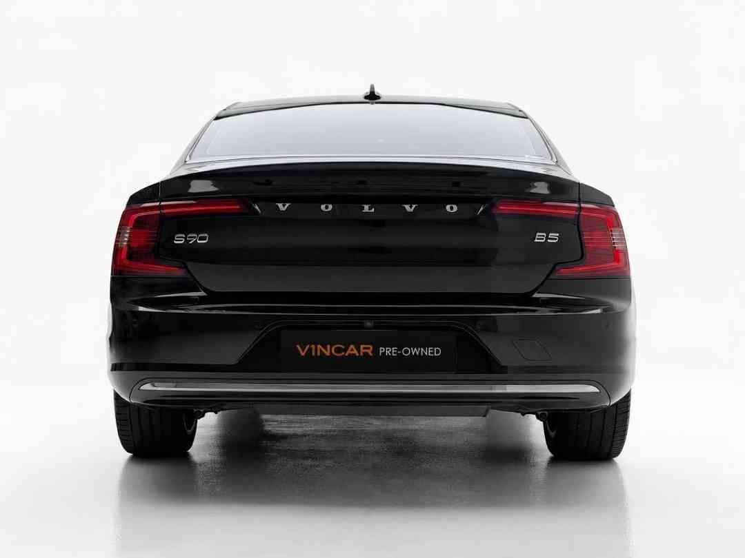 Volvo S90 Mild Hybrid B5 Ultimate (A) (Category: Used Cars) located in Singapore. Submitted by vincar_pre-owned (Listing ID 1467783910, Image 3). Description: Full agent serviced & maintained. Genuine mileage. Agent warrant till September 2028. The t5 trim delivers a smooth and efficient drive, while the spacious, minimalist interior offers premium comfort and cutting-edge safety features. Contact us today to arrange a viewing for this unit at th