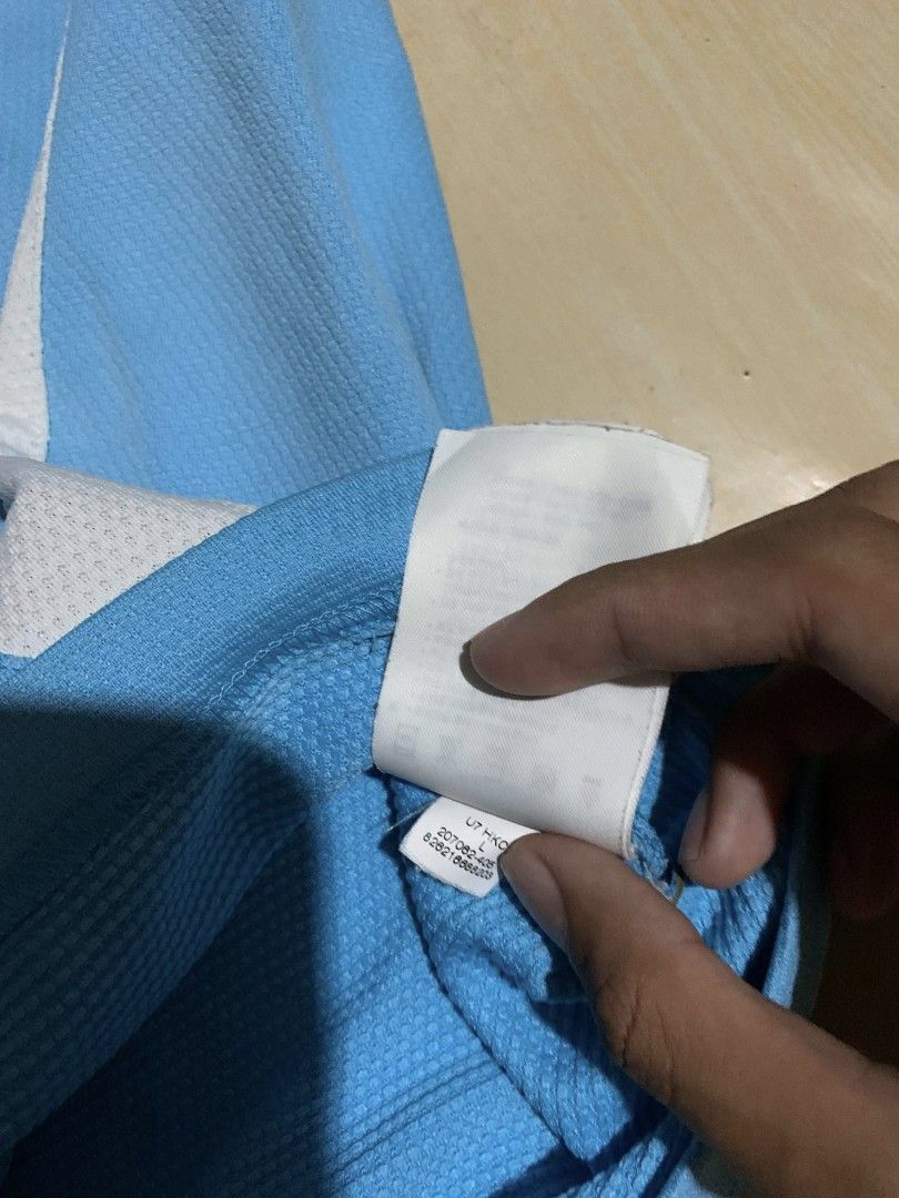 VTG NIKE Y2K POLO (Category: Tshirts & Polo Shirts ) located in Polangui. Submitted by laurgarments (Listing ID 1467757236, Image 3). Description: 22X28 DIMES SIZE LARGE NEED WASH ONLY SOLID FITTINGS..