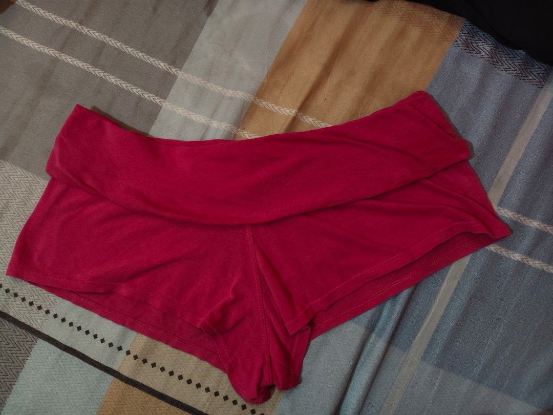 Wet Seal fold-over-low rise shorts (Category: Shorts) located in Alburquerque. Submitted by dzm.ancn0 (Listing ID 1467731655, Image 1). Description: lightweight material.