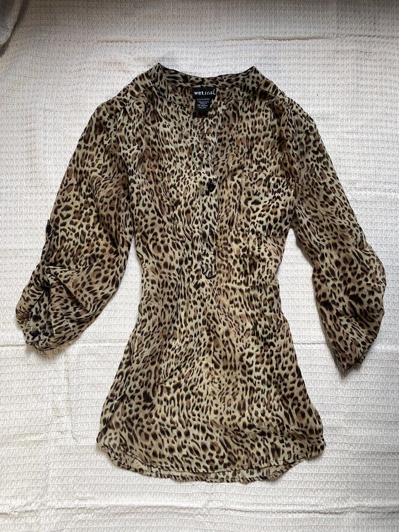 wet seal leopard print blouse (Category: Blouses) located in Meycauayan. Submitted by fae.trove (Listing ID 1467778977, Image 1). Description: .