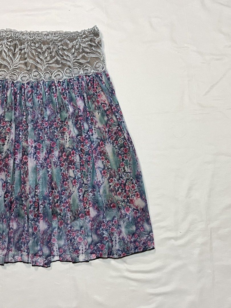 Whimsy purple and teal midi skirt (Category: Skirts) located in Santa Rosa. Submitted by spanishlattelxver (Listing ID 1467741252, Image 3). Description: ⋆ 𝒷𝓇𝒶𝓃𝒹 : — ⋆ 𝓈𝒾𝓏𝑒 : 24-36 ⋆ 𝒻𝓁𝒶𝓌𝓈 : none 𓏲ּ𝄢 𝒹𝑒𝓉𝒶𝒾𝓁𝓈 : whimsy vibess 🩵💜 ⋆˚꩜｡ 𝒎𝒊𝒏𝒆 : ₱179.