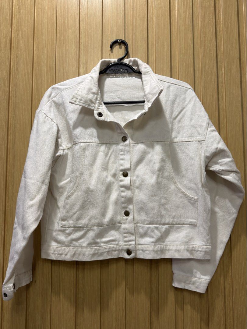 White denim jacket with front pockets and buttons (Category: Coats, Jackets and Outerwear) located in Bacoor. Submitted by preloved_with_love_ (Listing ID 1467610360, Image 2). Description: - Style: Trendy cropped white denim jacket - Material: Structured, high-quality cotton - Details: Classic collar, dark metallic button-down front, button cuffs - Pockets: Two large front utility pockets near the hem - Fit & Versatility: Easy everyday layering 
