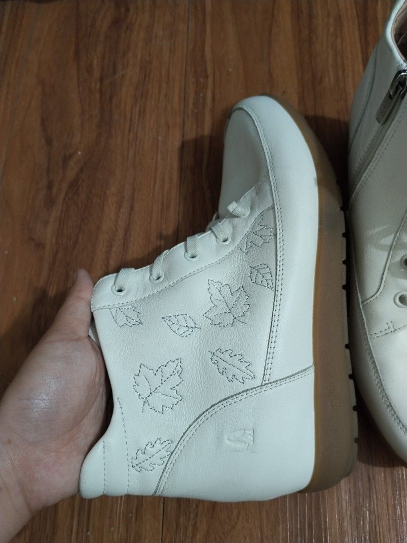 white hush puppies boots (Category: Boots) located in Quezon City. Submitted by ubelvr (Listing ID 1467728567, Image 3). Description: size 37-38 in a good condition, super pretty!.