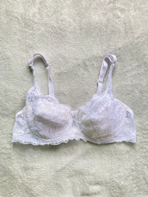 White Lace Bra (Category: Undergarments & Loungewear) located in Rizal. Submitted by sheeraay (Listing ID 1467651613, Image 2). Description: - Color: White -Size: 32-34 B - Design: Delicate floral lace pattern with chic scalloped edges - Support: Built-in underwire for a flattering lift - Comfort: Soft fabric backing inside the cups for extra comfort - Fit: Fully adjustable straps.