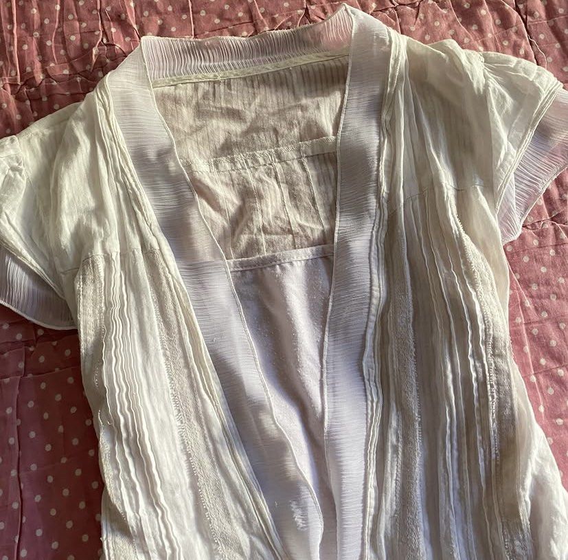White layered short sleeve top with tie front (Category: Blouses) located in Dasmarinas. Submitted by lihyienne (Listing ID 1467688336, Image 2). Description: bought this from ig thrift shops for 350 pesos (pic came from their acc) sadly it does not fit me :(( can provide proof of transaction bought this for 350 + sf - small - med.