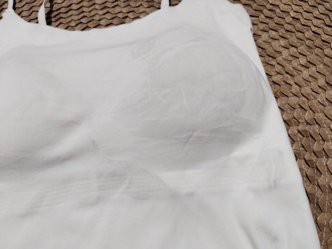 White Padded Camisole Tank Top with Adjustable Straps (Category: Sleeveless) located in San Juan City. Submitted by rhennx (Listing ID 1467800280, Image 2). Description: ✨50 pesos 📌Small 📌Padded (Built in) 📌 Adjustable stap ‼️Issue: see photo below.