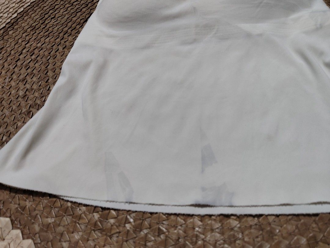 White Padded Camisole Tank Top with Adjustable Straps (Category: Sleeveless) located in San Juan City. Submitted by rhennx (Listing ID 1467800280, Image 3). Description: ✨50 pesos 📌Small 📌Padded (Built in) 📌 Adjustable stap ‼️Issue: see photo below.