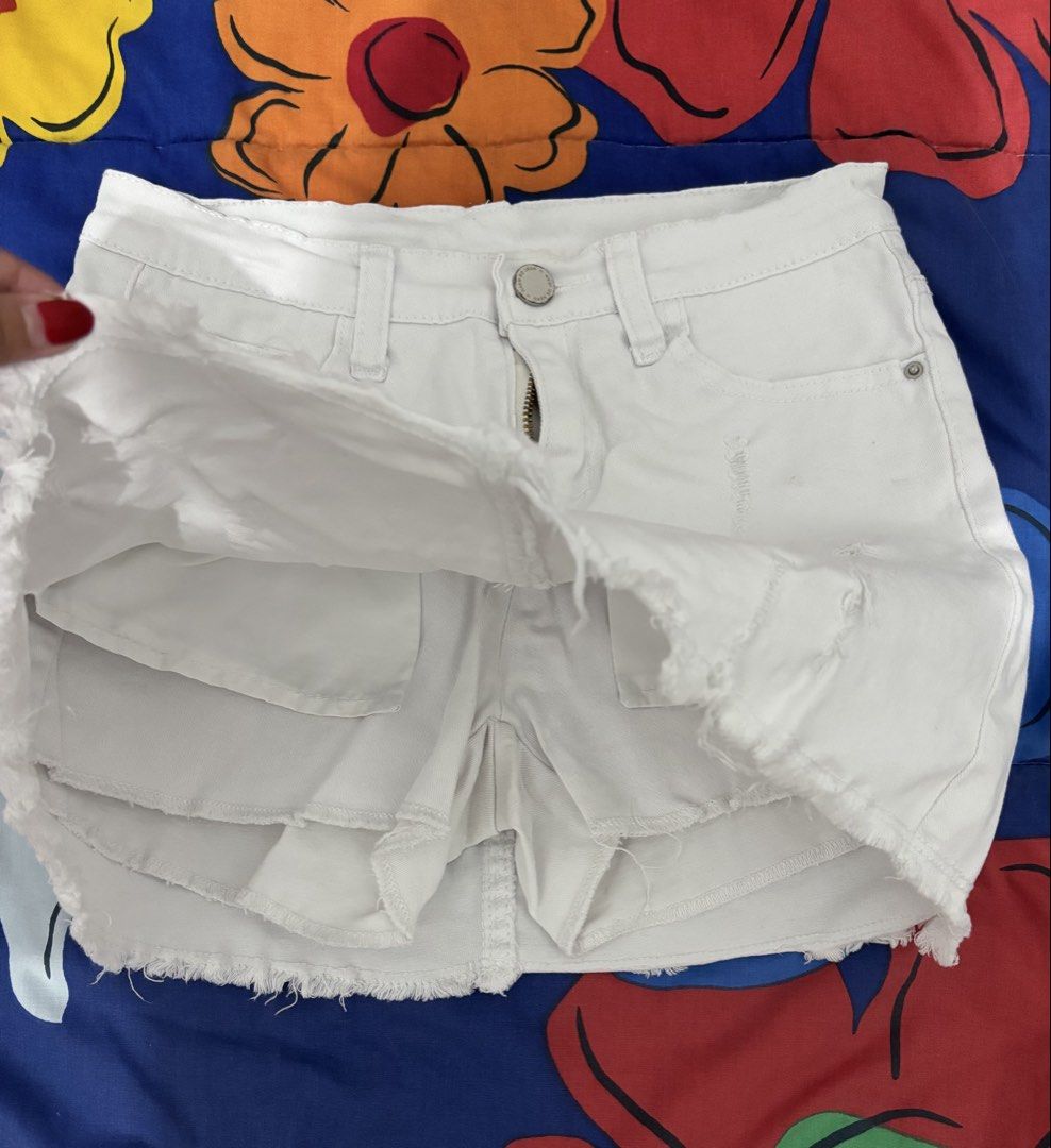 White Plain Denim Skirt (Category: Skirts) located in San Fernando. Submitted by _itsmedani (Listing ID 1467746516, Image 2). Description: Bought @Thailand Size: 25-26 (Semi stretch) No flaws/issues PAYMENT FIRST VIA GCASH/BANK TRANSFER.