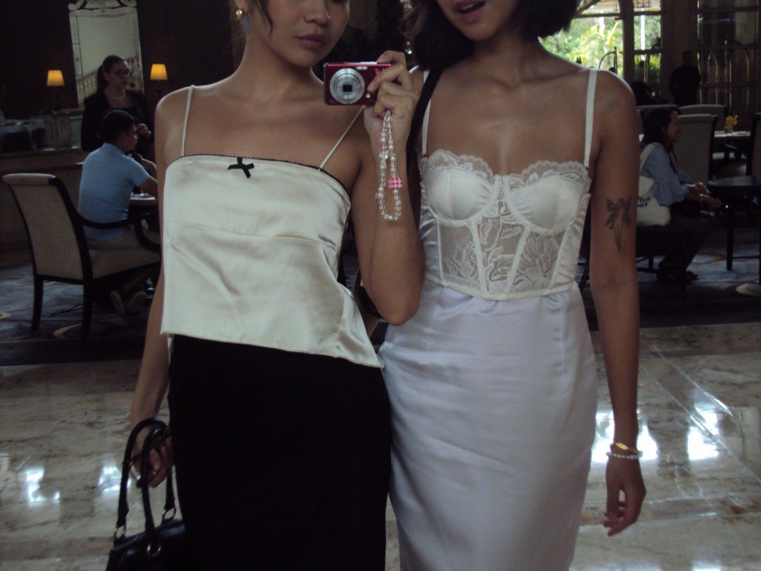 White Satin Midi Skirt (Category: Skirts) located in Quezon City. Submitted by patriciaxx (Listing ID 1467766008, Image 3). Description: .