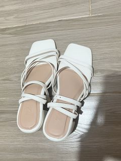 (Category: ) located in . Submitted by gbwardrobe (Listing ID 1467817621, Image 1). Description: .