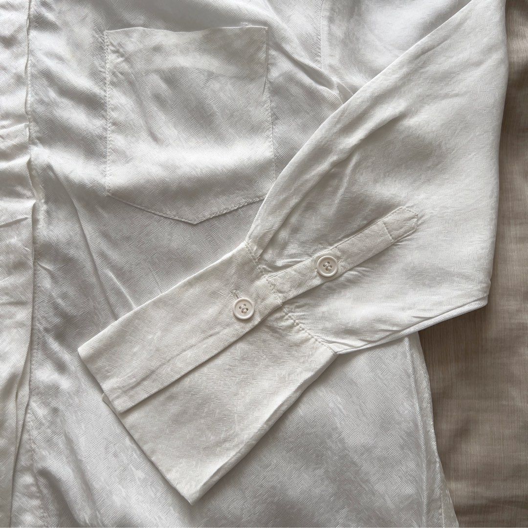 White Textured Button-Down Oversized Long Sleeve Shirt (Category: Longsleeves) located in Pasig City. Submitted by jenscloset86 (Listing ID 1467645701, Image 2). Description: Color: Classic White Fit: Oversized and relaxed • Unique collar (see photo) • Lightweight fabric, breathable material with subtle texture. • Thrifted. • No damage, no flaws. Measurement (in inches): Length: 29” Bust: 46” Shoulder: 22” Sleeve: 21.5”.