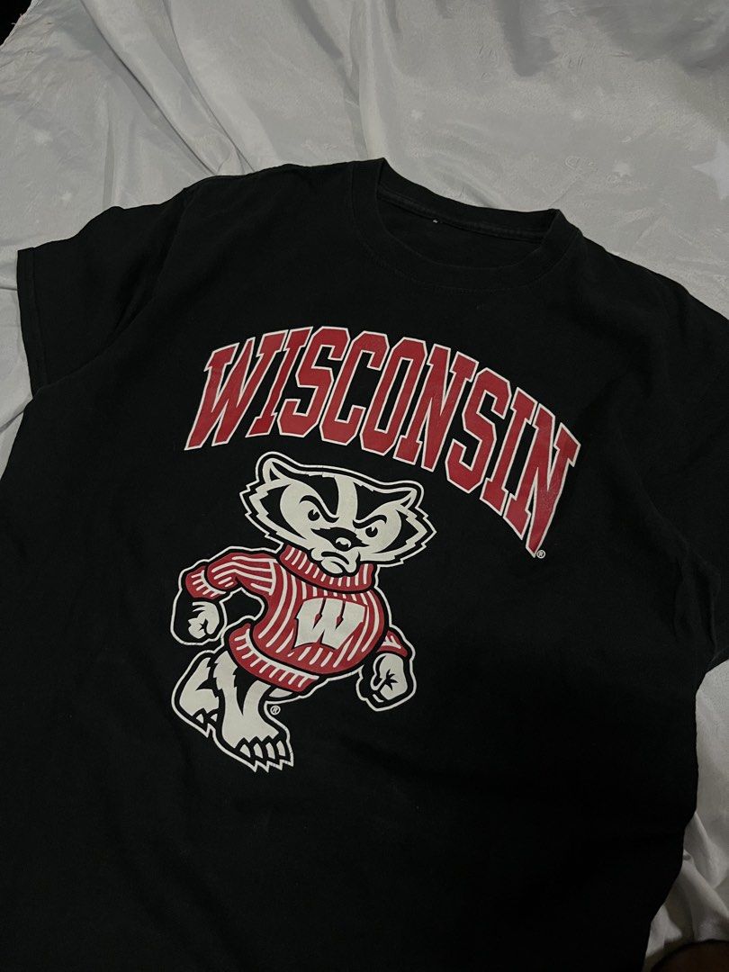 Wisconsin college tee (Category: Tshirts & Polo Shirts ) located in Muntinlupa City. Submitted by ninenine.collective (Listing ID 1467607834, Image 2). Description: Wisconsin college tee - 19.5/26.