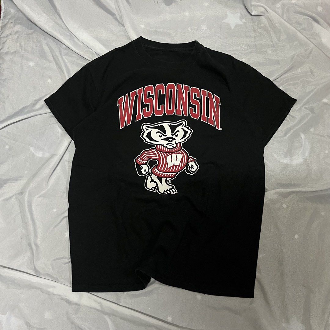 Wisconsin college tee (Category: Tshirts & Polo Shirts ) located in Muntinlupa City. Submitted by ninenine.collective (Listing ID 1467607834, Image 1). Description: Wisconsin college tee - 19.5/26.