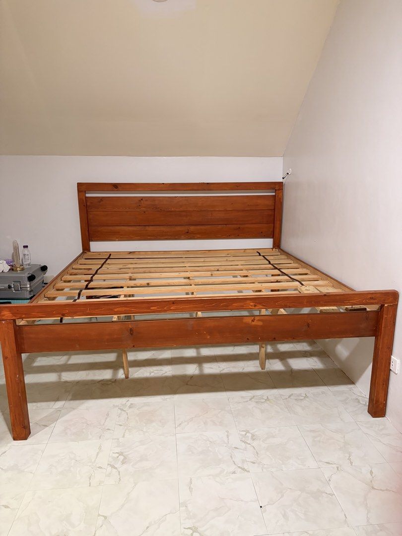 Wooden bed frame with headboard (Category: Bed Frames & Mattresses) located in Antipolo. Submitted by daddywill (Listing ID 1467668171, Image 2). Description: FOR SALE! Solid Mahogany Wood King Size Bed Frame! Matibay at maayos, minimal issue. ready for a new owner. PM sa interested! Nabili ko last year for 15K sa Cavite pinagawa ko yan., Pinasadya. RFS: Gusto na ng bago. Antipolo location for Pick up only Pwede mo icheck bago mo ipick up Maia Al